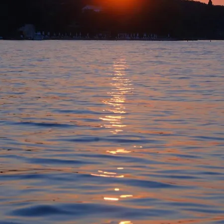 Kostas House דירה