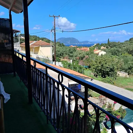 Kostas House דירה